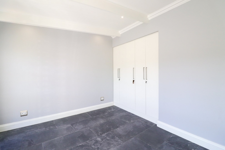 8 Bedroom Property for Sale in Reebok Western Cape